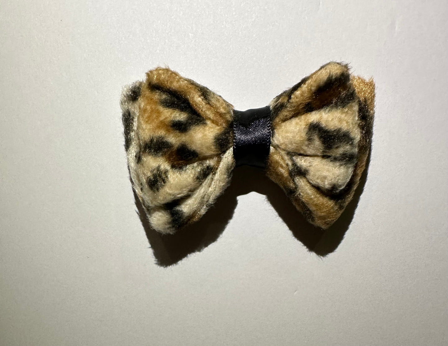 Leopard Opulence Fur Hair Bow
All items are Limited Quantity.
Made of Faux Fur Leopard Print Fabric. Double Hair Bow Design.
Black ribbon. Hair bow measures 3 inches wide and 2 inches tall.