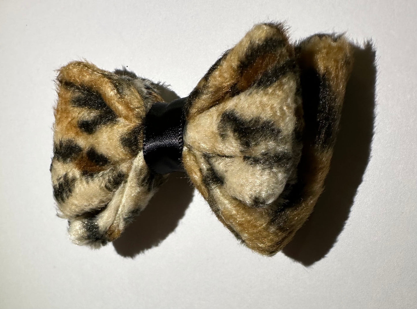 Leopard Opulence Fur Hair Bow
All items are Limited Quantity.
Made of Faux Fur Leopard Print Fabric. Double Hair Bow Design.
Black ribbon. Hair bow measures 3 inches wide and 2 inches tall.