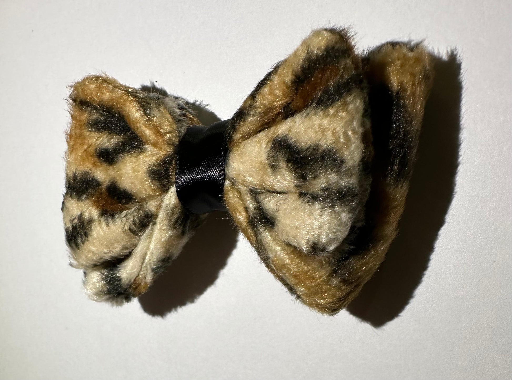 Leopard Opulence Fur Hair Bow
All items are Limited Quantity.
Made of Faux Fur Leopard Print Fabric. Double Hair Bow Design.
Black ribbon. Hair bow measures 3 inches wide and 2 inches tall.