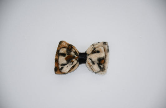 Leopard Opulence Fur Hair Bow
All items are Limited Quantity.
Made of Faux Fur Leopard Print Fabric. Double Hair Bow Design.
Black ribbon. Hair bow measures 3 inches wide and 2 inches tall.