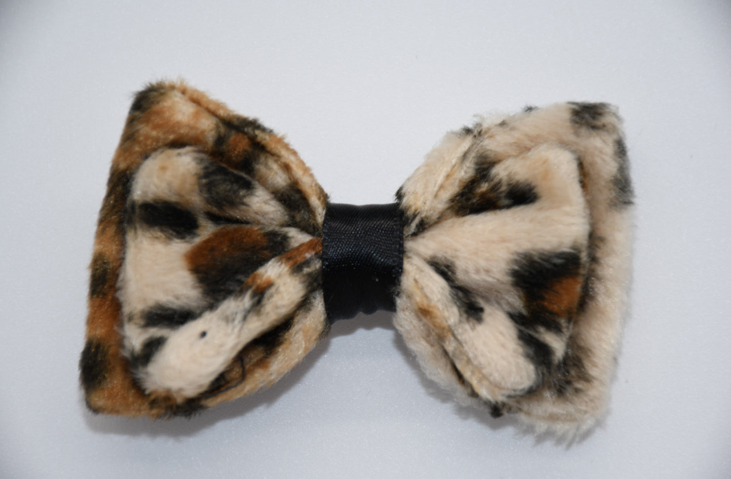 Leopard Opulence Fur Hair Bow
All items are Limited Quantity.
Made of Faux Fur Leopard Print Fabric. Double Hair Bow Design.
Black ribbon. Hair bow measures 3 inches wide and 2 inches tall.