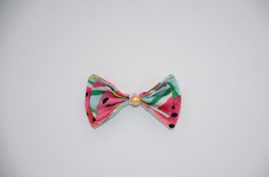 Aquamelom Pearl Pet Hair Bow. Made of a Watercolor Watermelon print fabric. Gold glass pearl embellishment. Double bow design.
White ribbon. Hair bow measures 3 inches wide and 2 inches tall. 